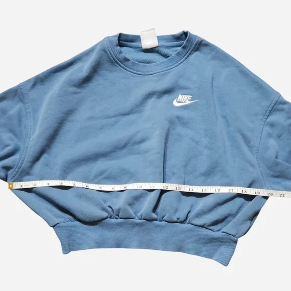 Nike Women's Blue Cropped Crewneck Sweatshirt - Picture 7 of 8